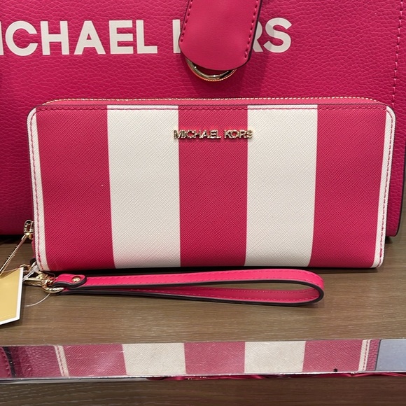 MICHAEL KORS JST 
Leather Continental Wristlet Phone Case Wallet 
NWT - Picture 15 of 16